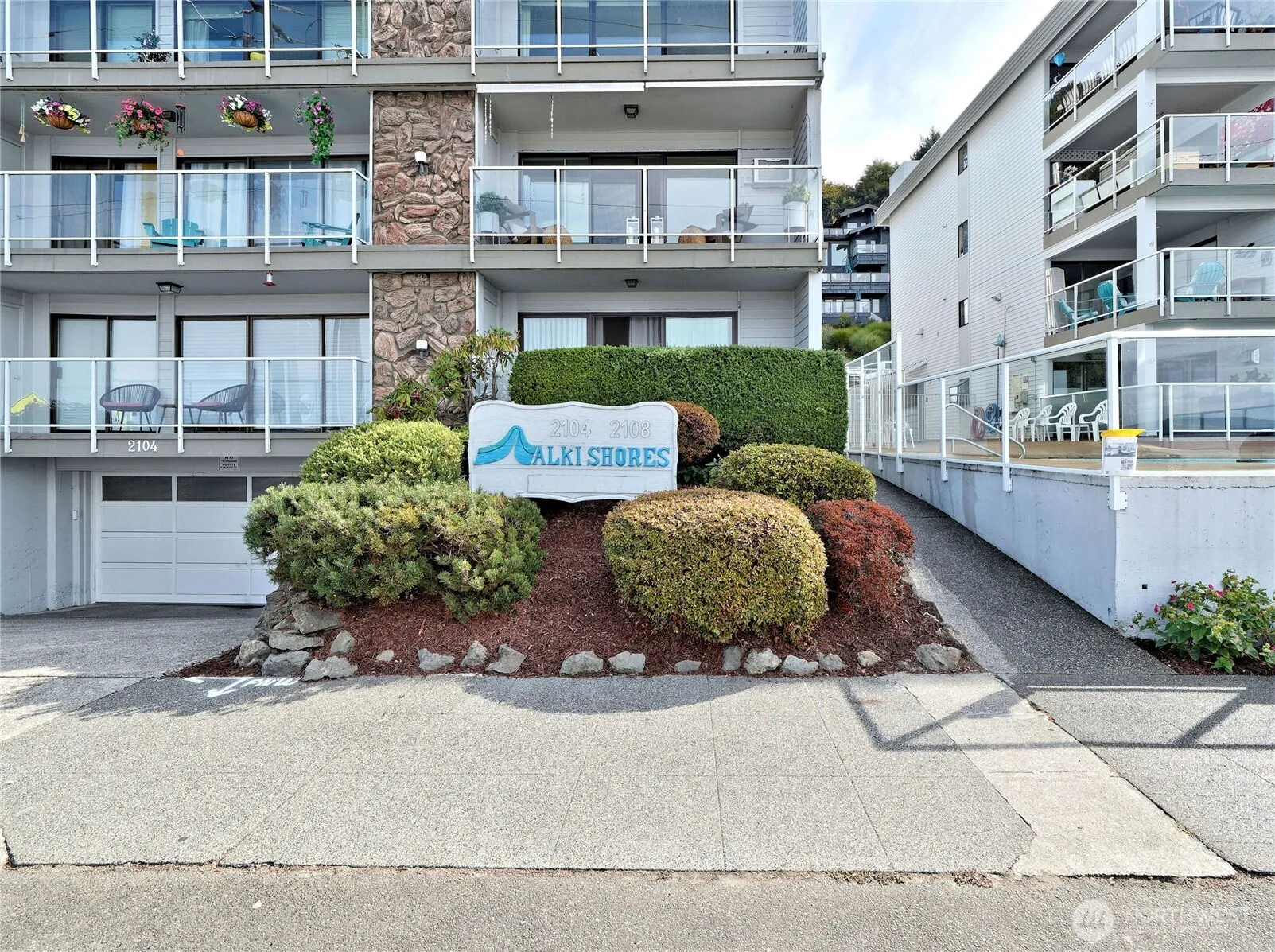 Property photo for 2104 Alki Avenue Sw #205, Seattle photo 3