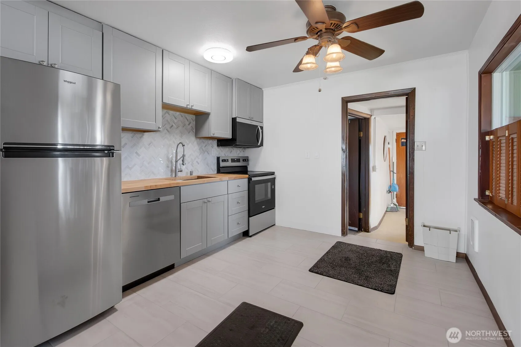 Property photo for 231 S 94th Street, Tacoma photo 4