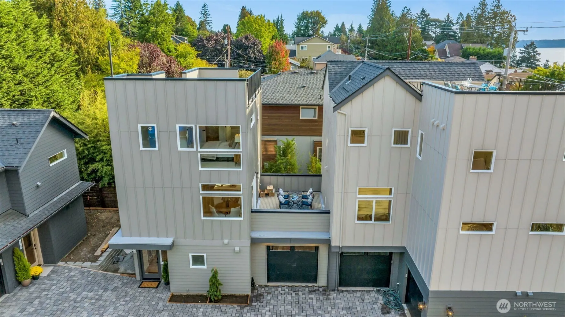 Property photo for 5640 49th Avenue Sw, Seattle photo 2