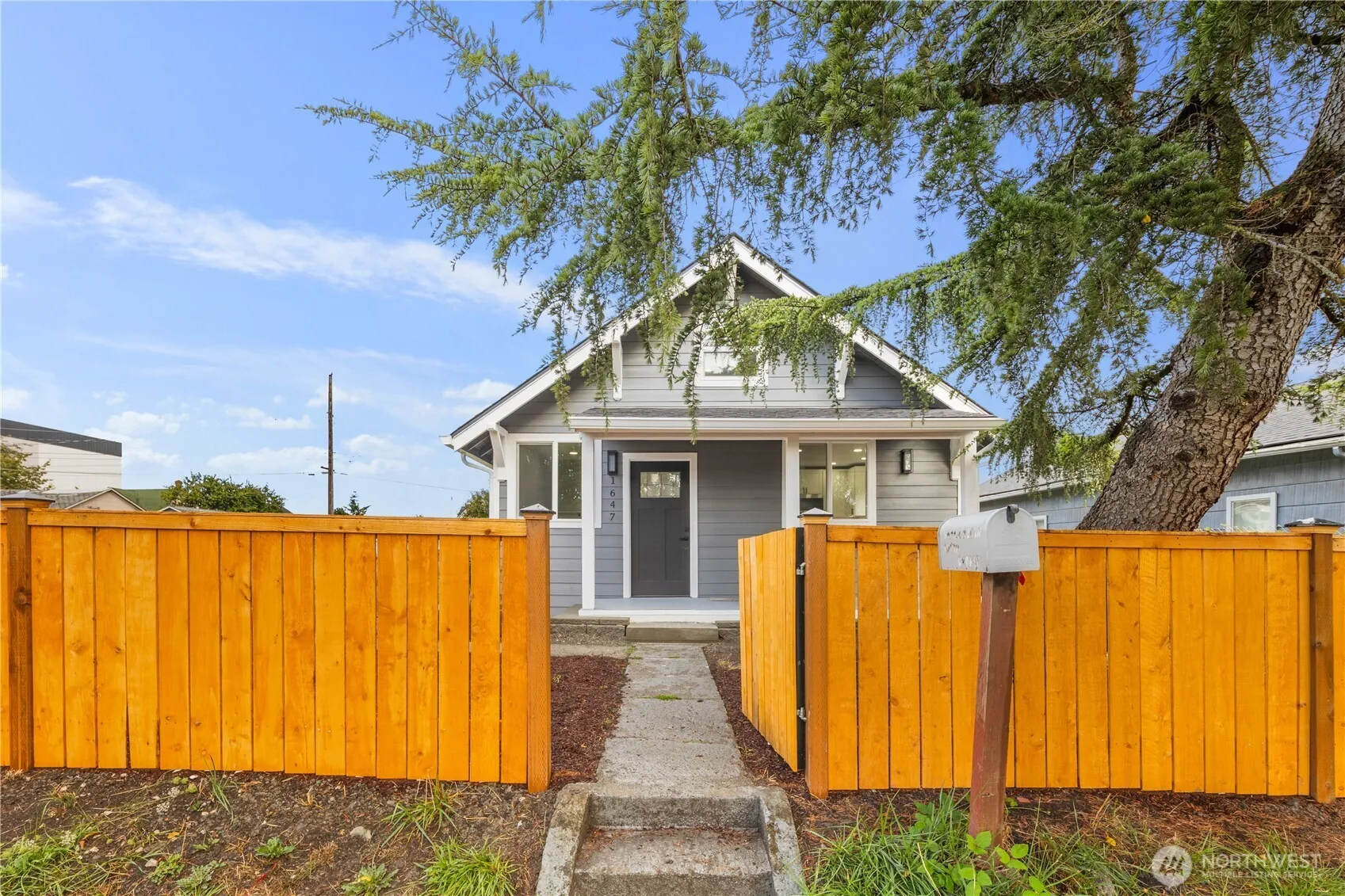 Property photo for 1647 E Wright Avenue, Tacoma photo 2