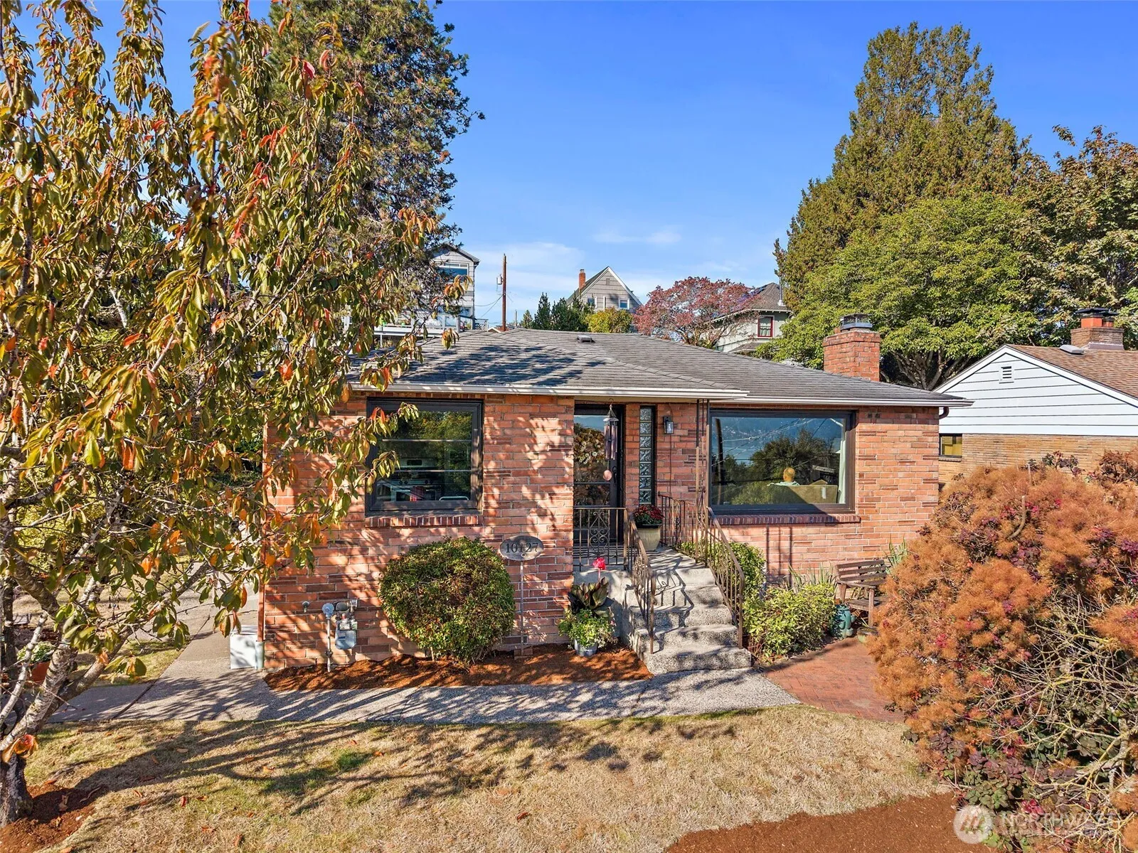 Property photo for 10127 Waters Avenue S, Seattle photo 3