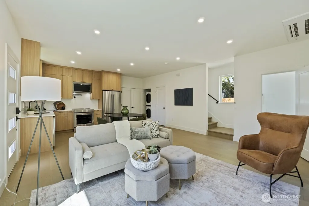 Property photo for 12048 5th Avenue Ne #b, Seattle photo 3