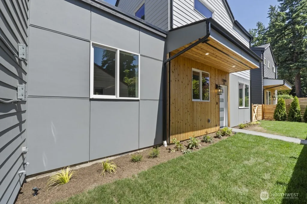 Property photo for 12048 5th Avenue Ne #b, Seattle photo 2