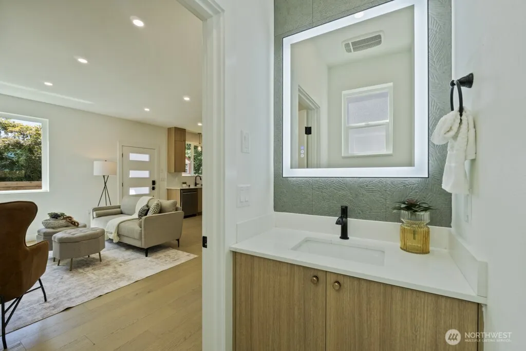 Property photo for 12048 5th Avenue Ne #b, Seattle photo 5