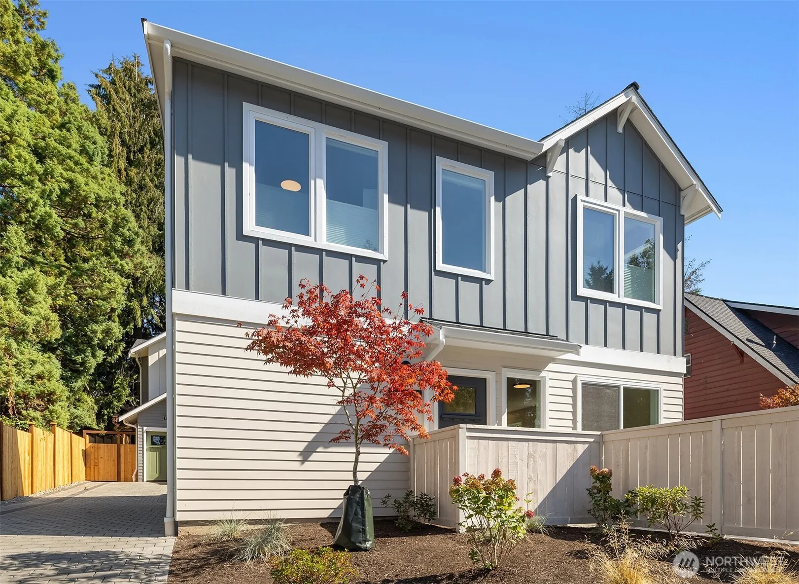 Property photo for 11526 38th Avenue Ne, Seattle photo 2