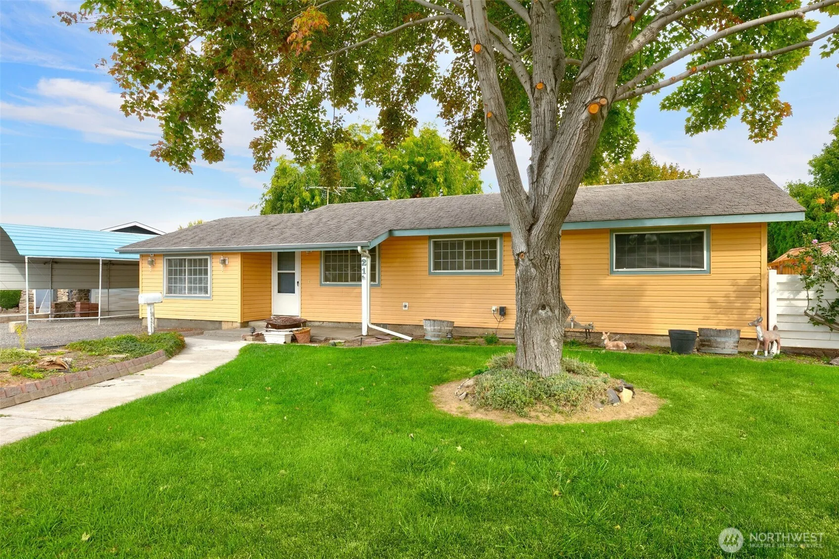 Property photo for 221 Blossom Drive, Moxee
