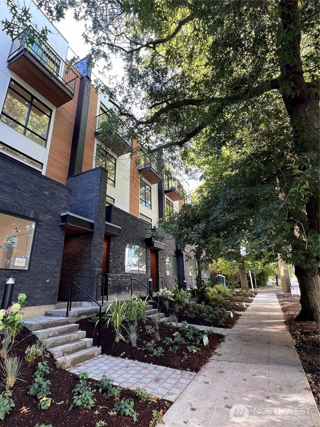 Property photo for 2114 1st Avenue N, Seattle