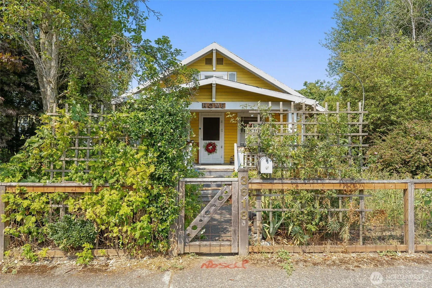Property photo for 3618 S Charlestown Street, Seattle photo 2