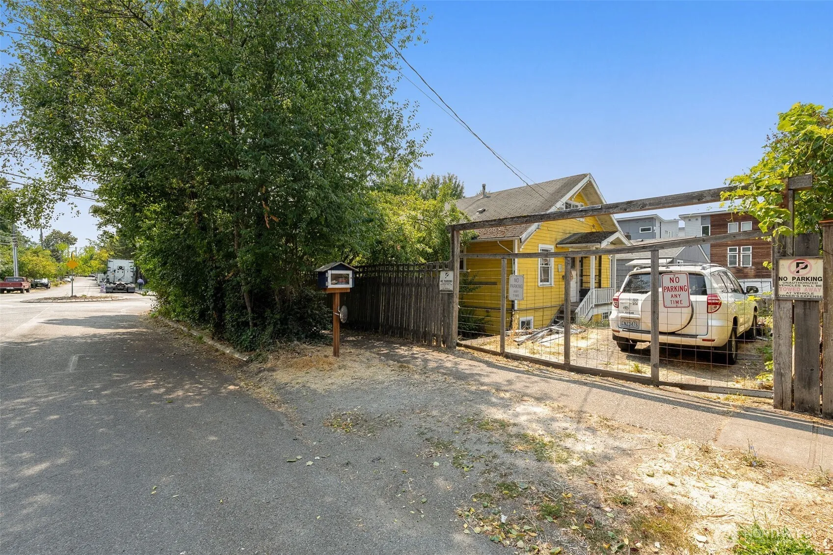 Property photo for 3618 S Charlestown Street, Seattle photo 4