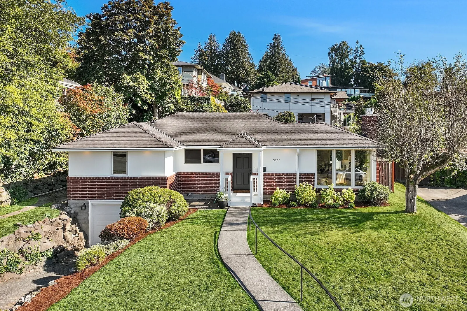 Property photo for 5606 59th Avenue Ne, Seattle photo 2