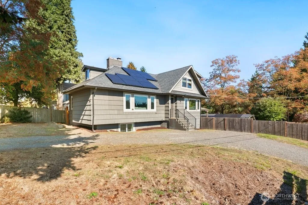 Property photo for 11056 11th Avenue Sw, Seattle photo 2