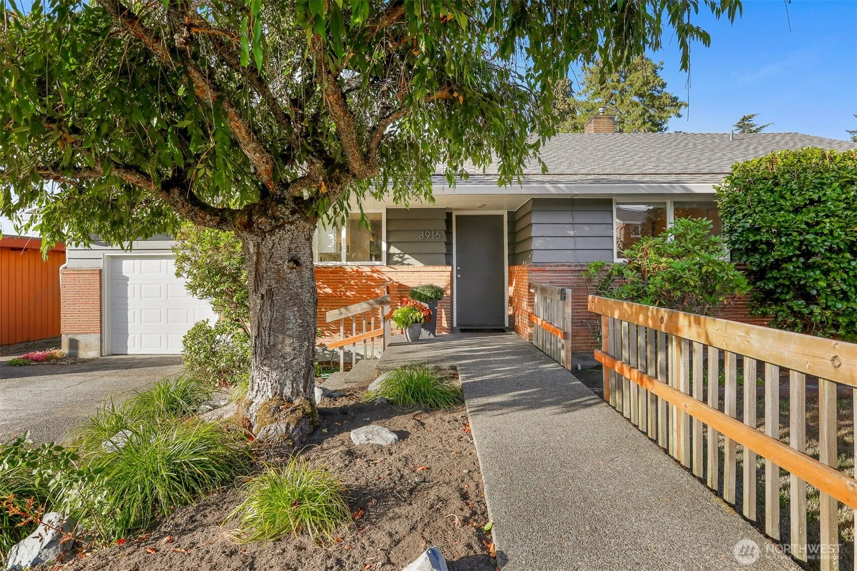 Property photo for 3916 Sw 100th Street, Seattle