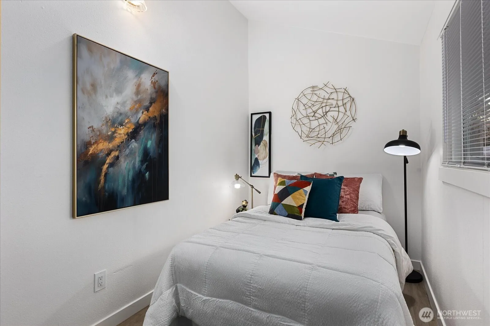 Property photo for 10439 17th Avenue Sw, Seattle photo 5