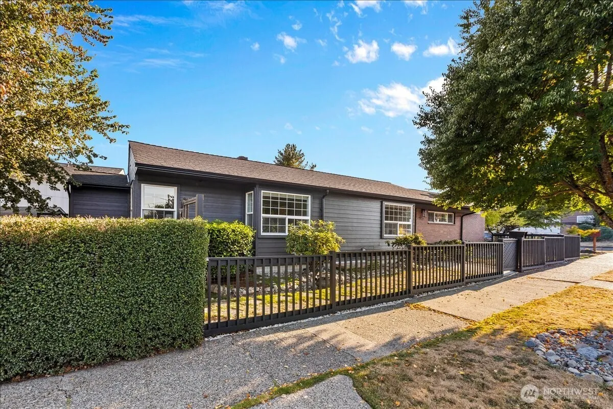 Property photo for 3523 Sw Charlestown Street, Seattle photo 2