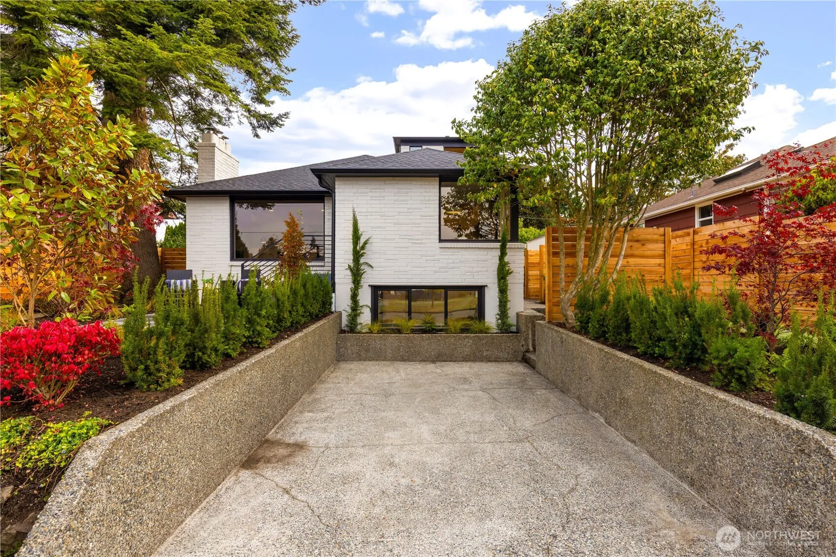 Property photo for 5946 39th Avenue Sw, Seattle photo 3