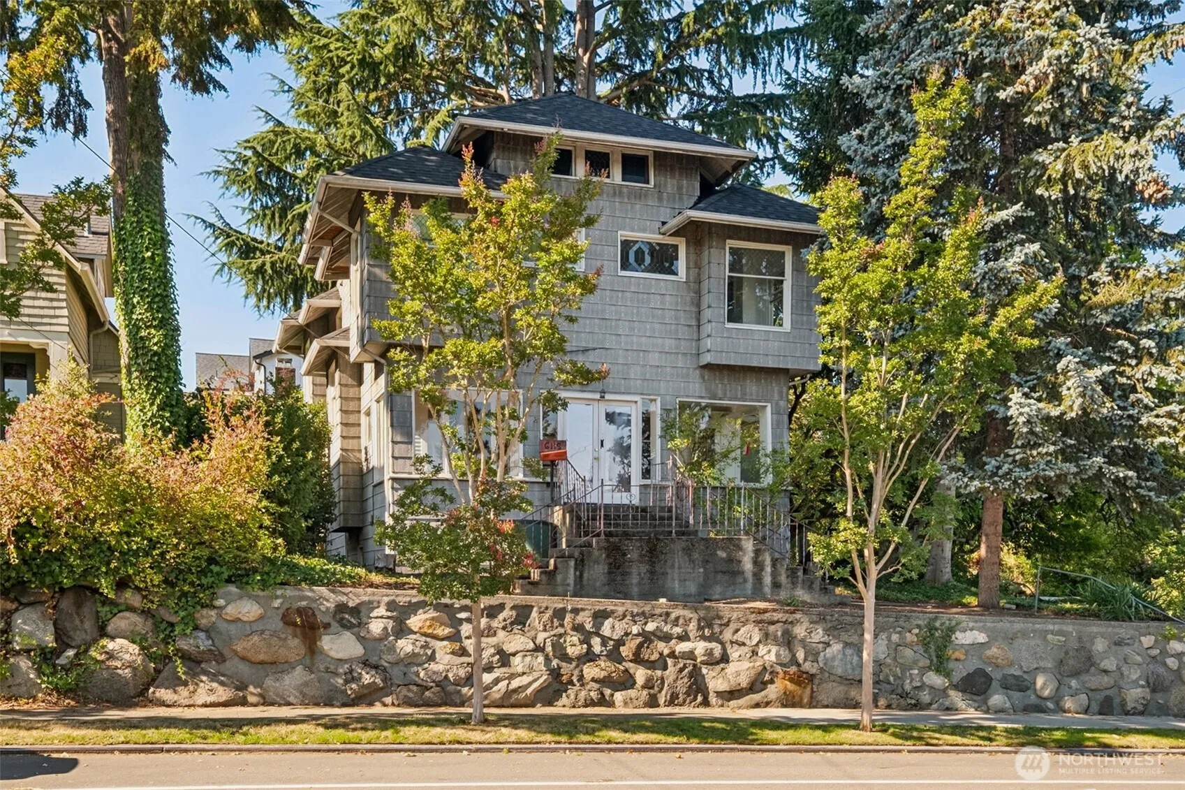 Property photo for 6119 Latona Avenue Ne, Seattle photo 2