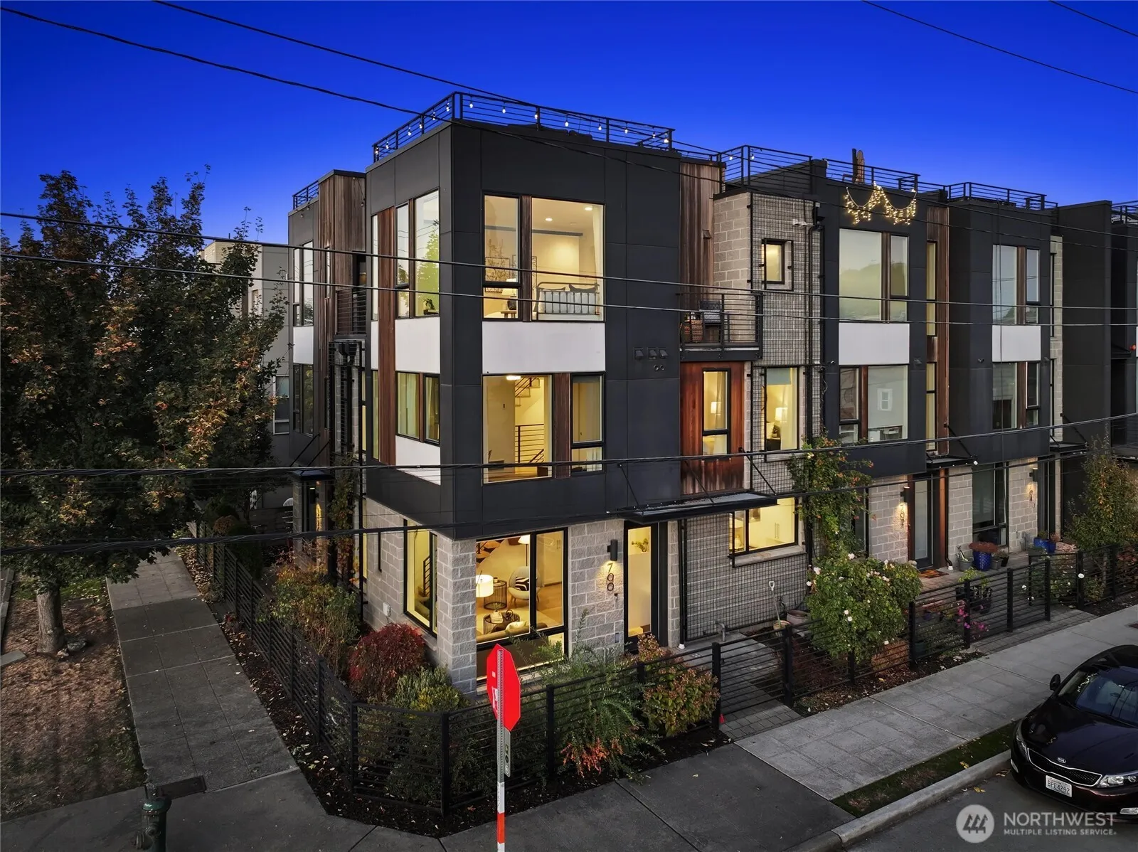 Property photo for 700 S Willow St, Seattle photo 2