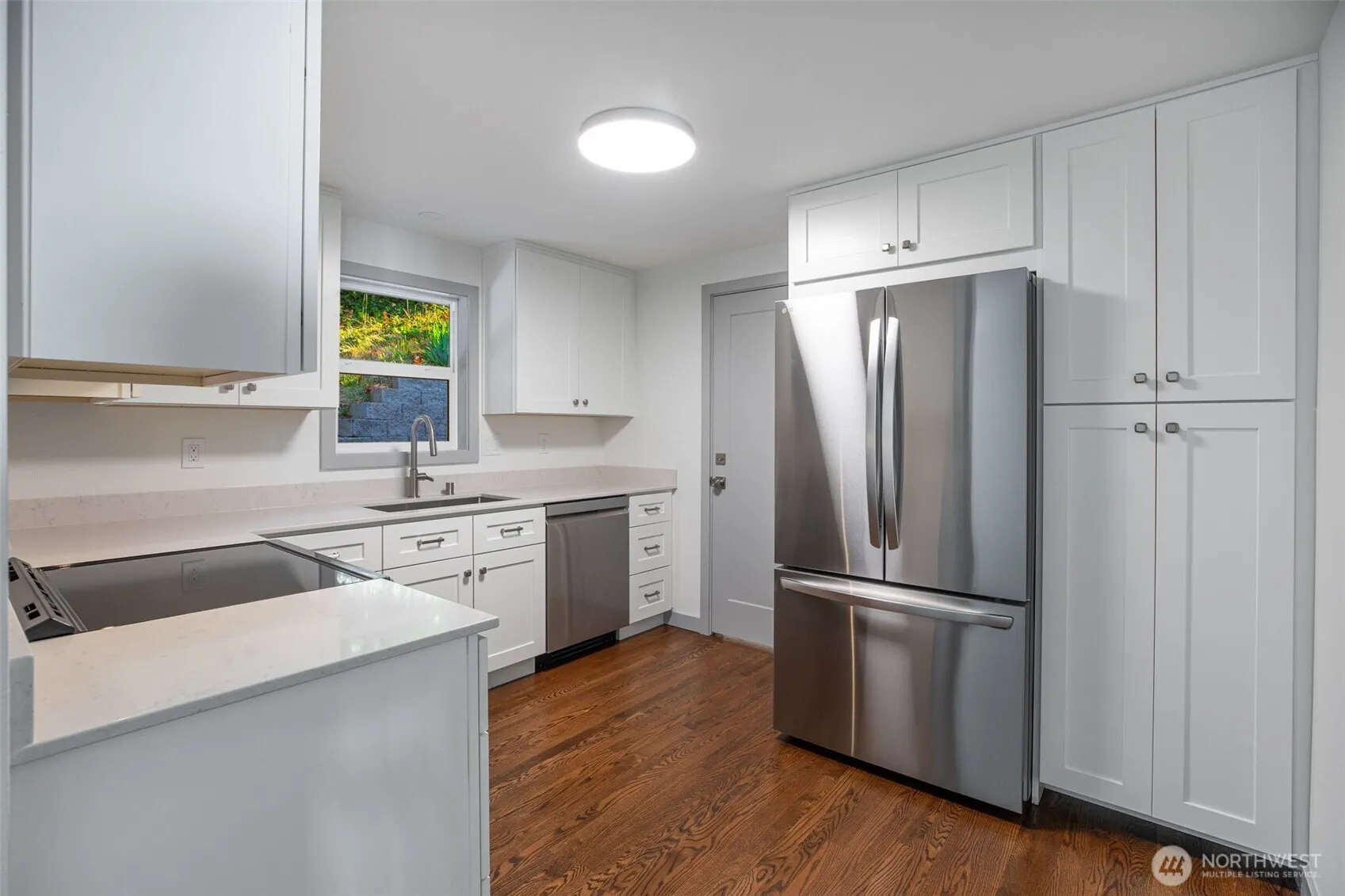 Property photo for 4602 Sw Cloverdale Street, Seattle photo 3