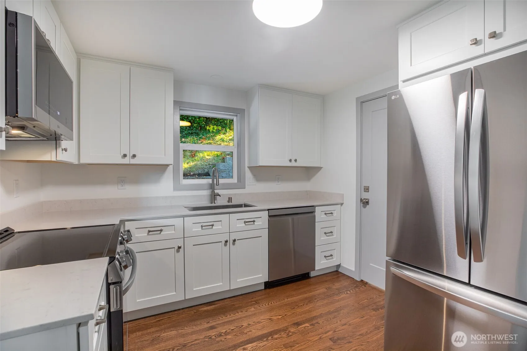 Property photo for 4602 Sw Cloverdale Street, Seattle photo 4