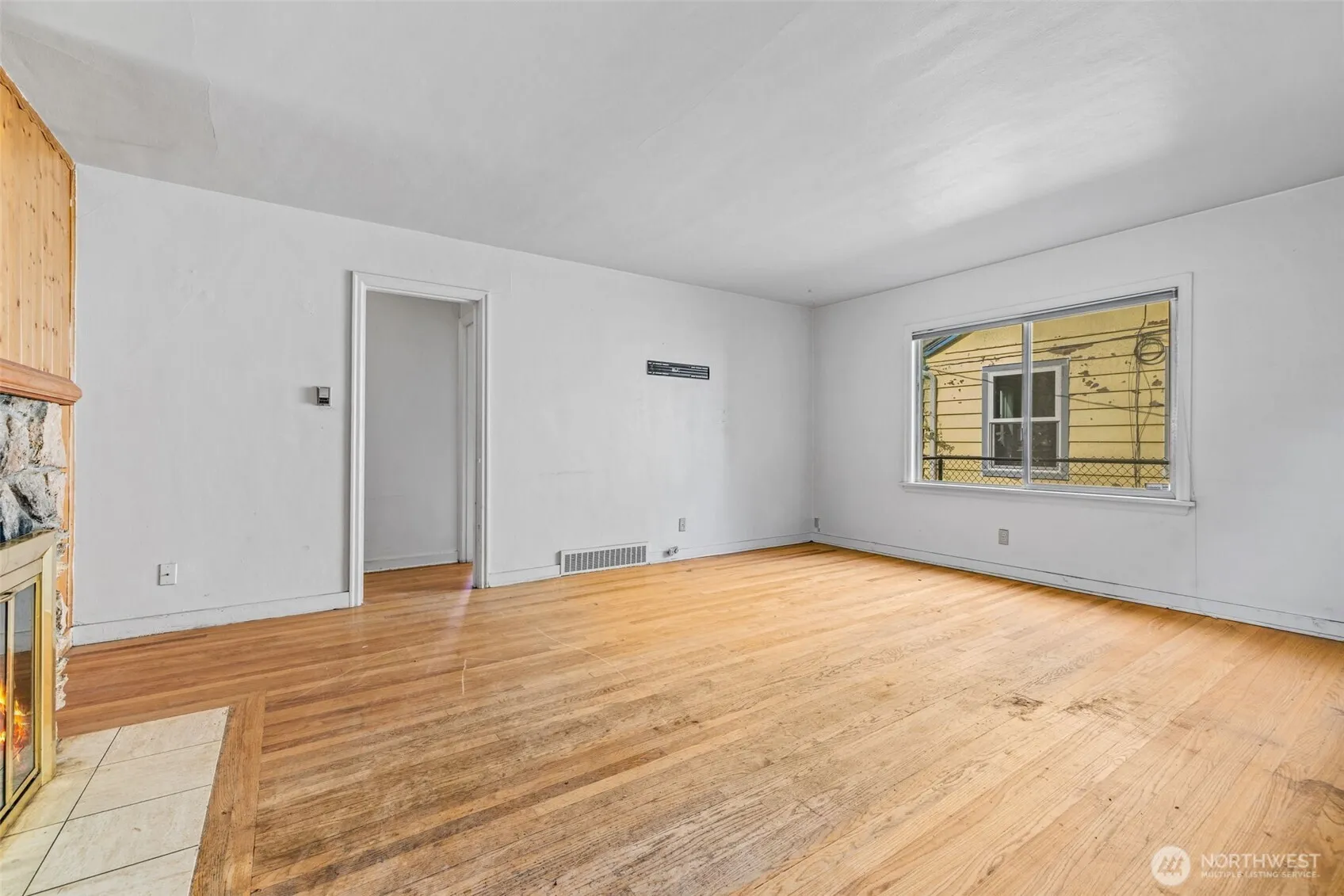 Property photo for 10713 15th Ave Ne, Seattle photo 4