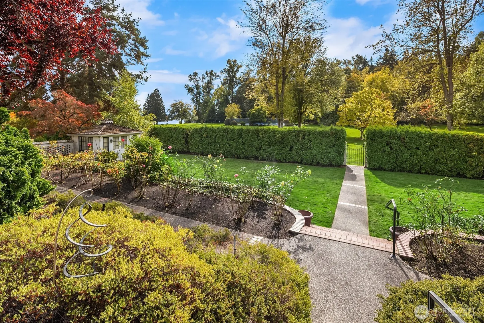 Property photo for 5525 Ne Penrith Road, Seattle photo 3