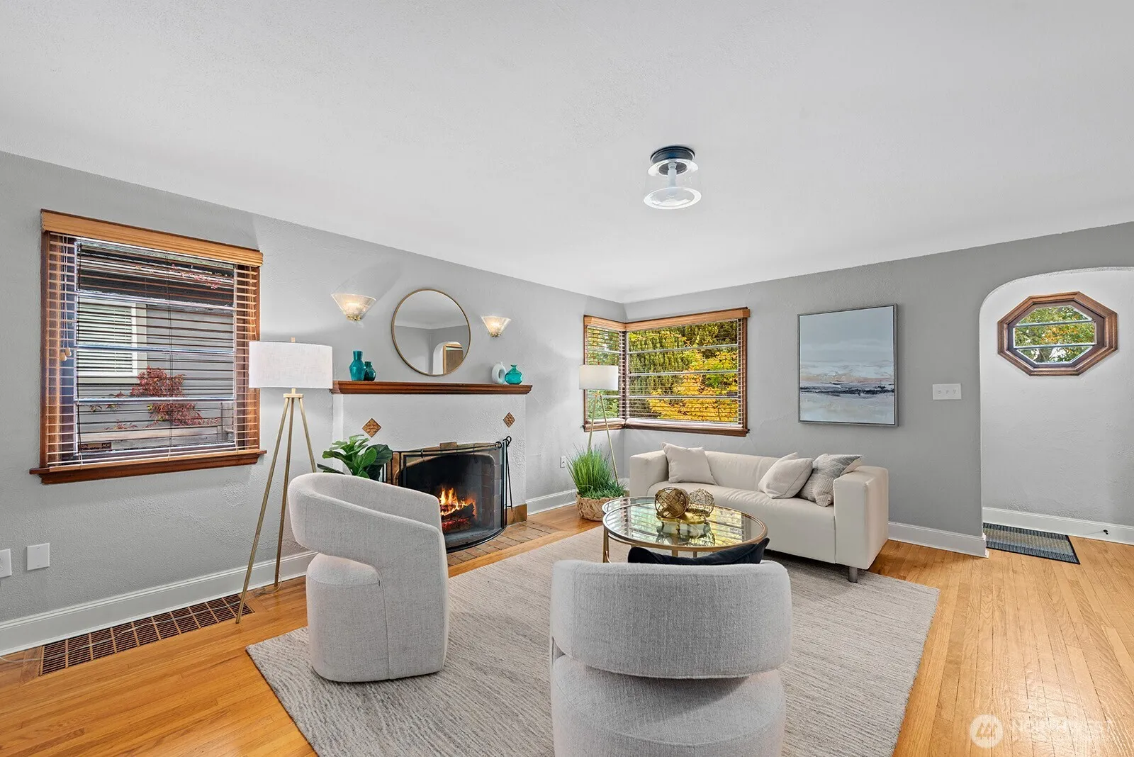 Property photo for 10205 35th Avenue Sw, Seattle photo 4