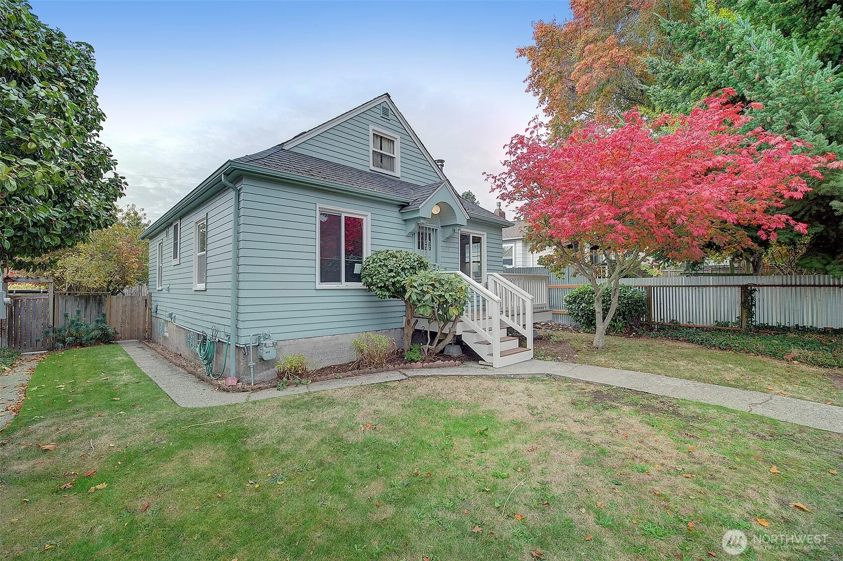 Property photo for 4021 40th Avenue Sw, Seattle photo 2