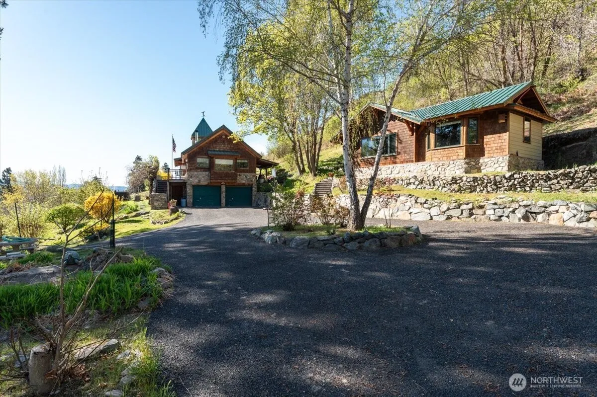 Property photo for 16495 S Lakeshore Road, Chelan photo 4