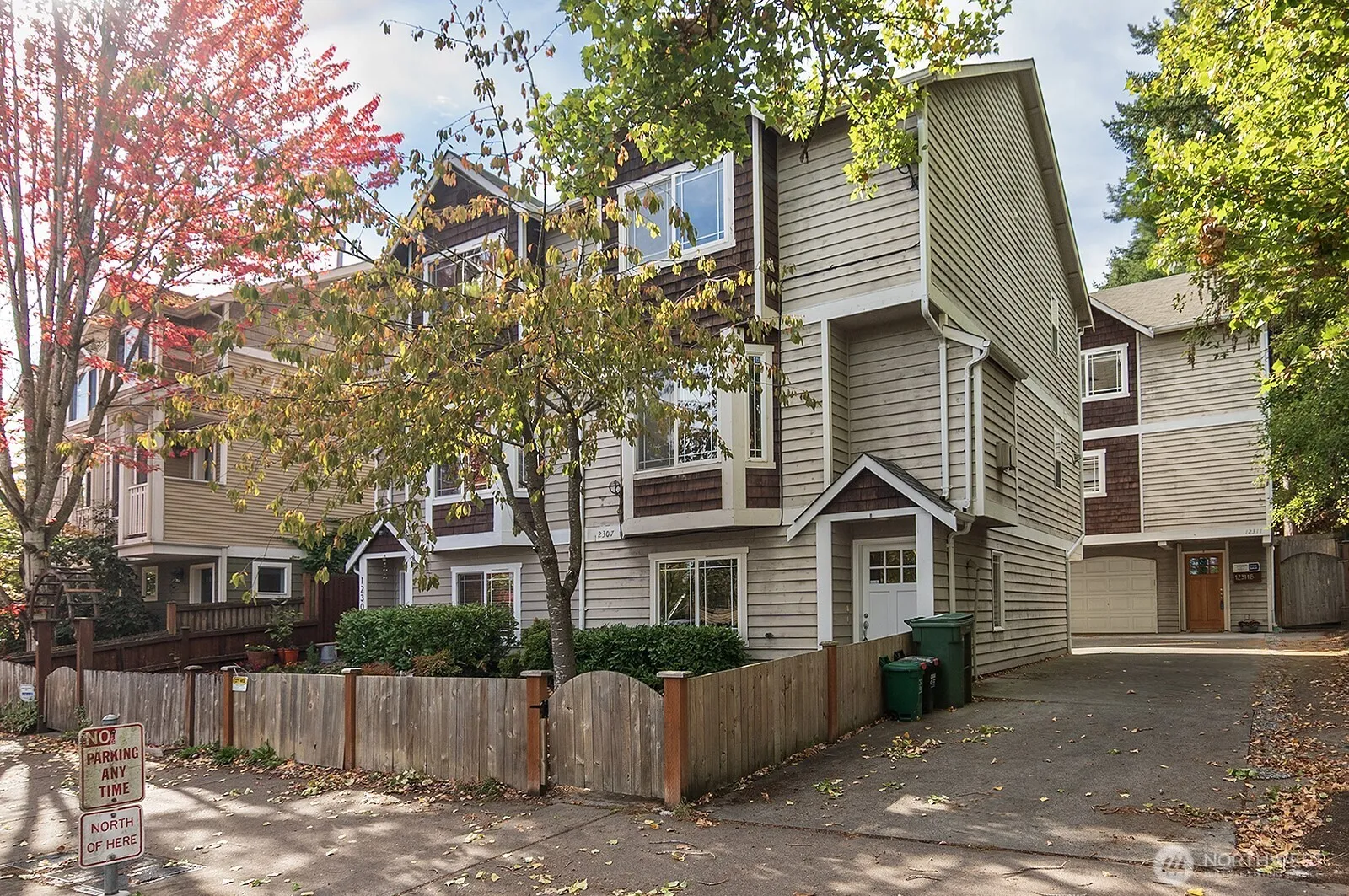 Property photo for 12307 B Roosevelt Way Ne #b, Seattle