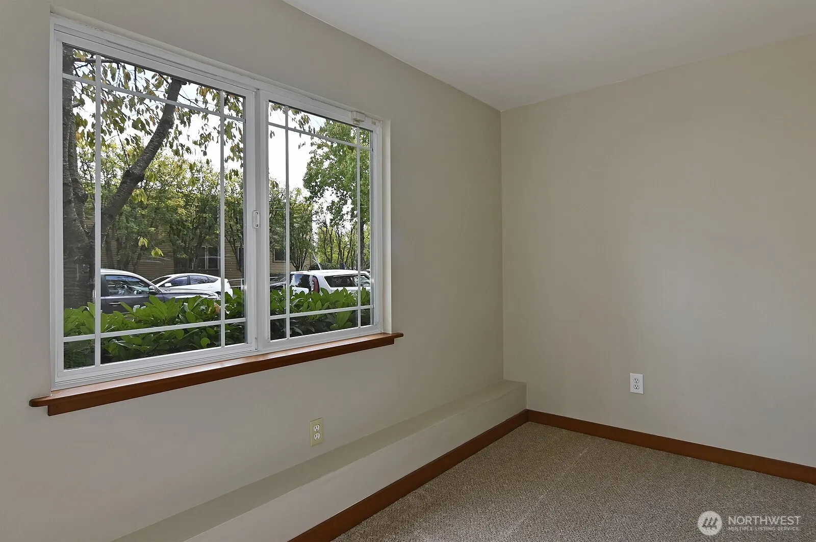 Property photo for 12307 B Roosevelt Way Ne #b, Seattle photo 3
