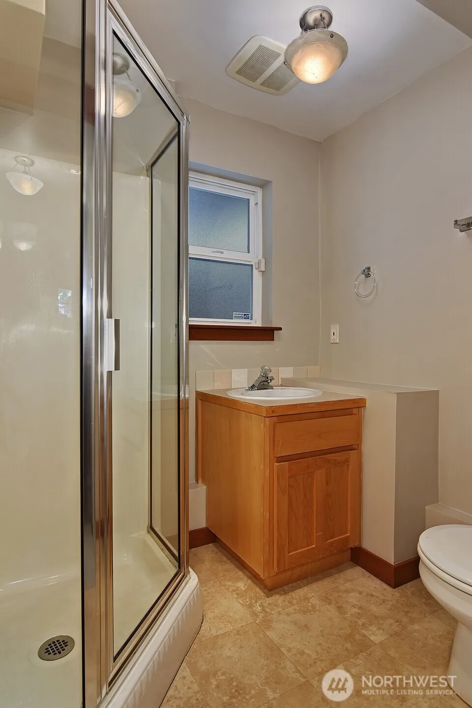 Property photo for 12307 B Roosevelt Way Ne #b, Seattle photo 4