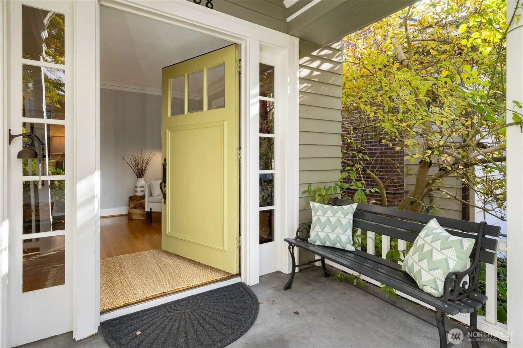 Property photo for 2408 Warren Avenue N, Seattle photo 3