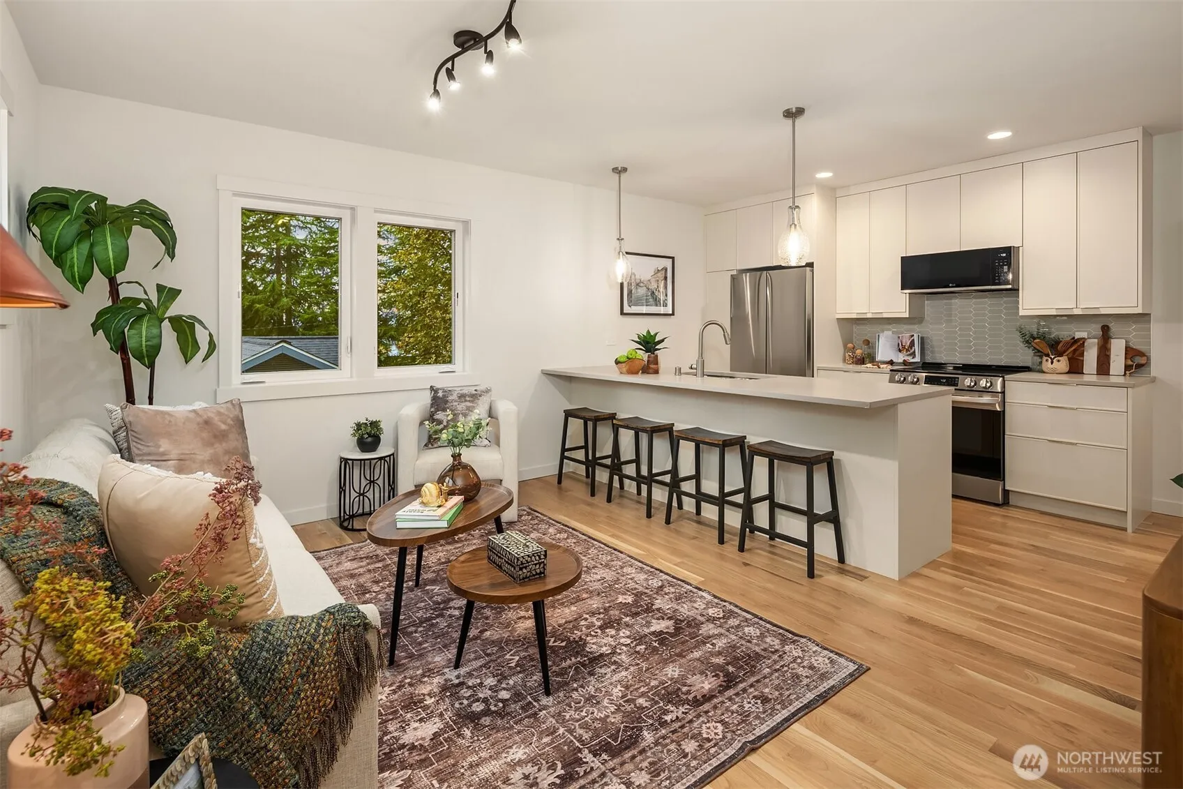 Property photo for 7045 16th Avenue Ne #b, Seattle photo 4