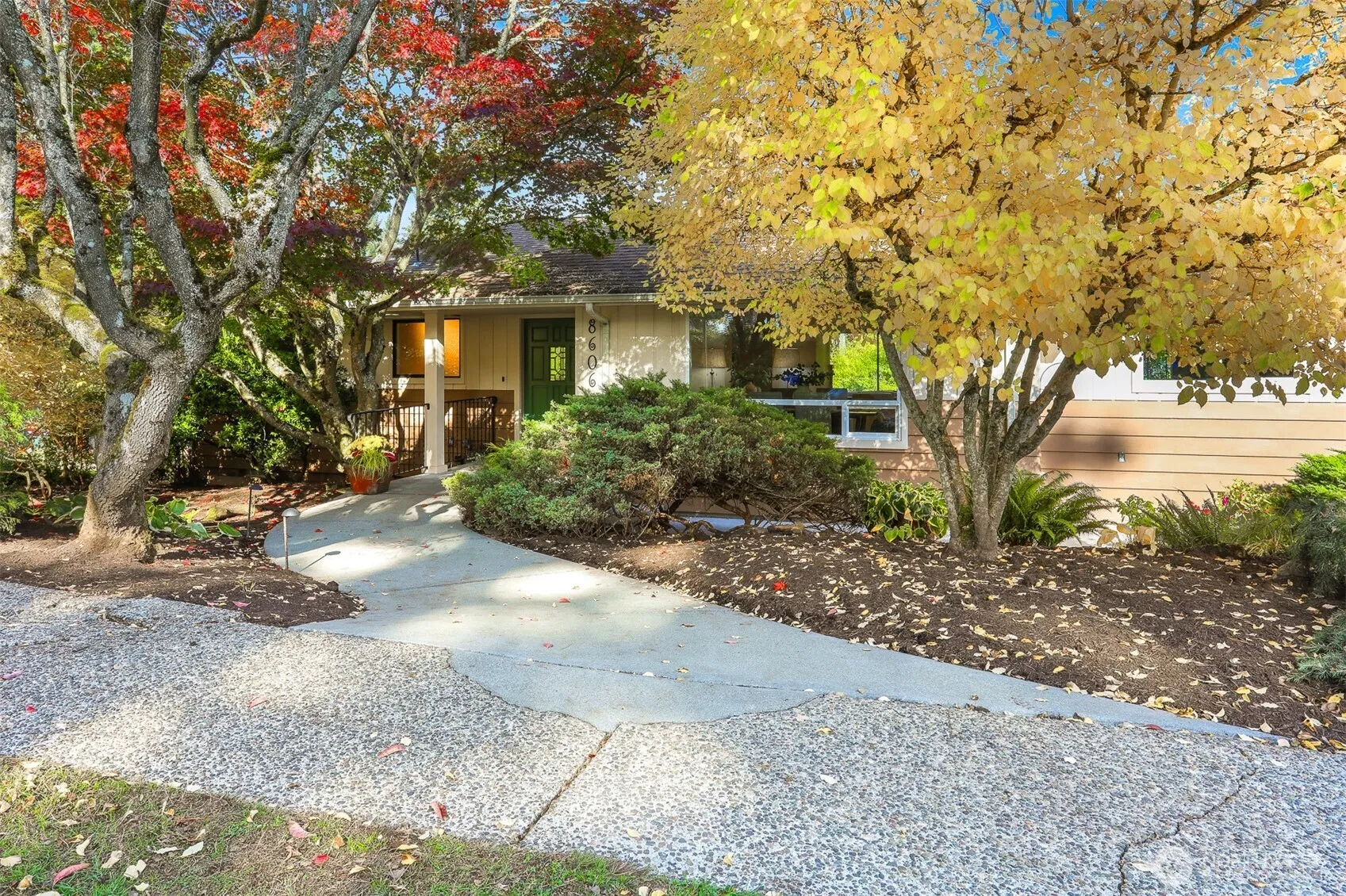 Property photo for 8606 29th Avenue Ne, Seattle photo 2