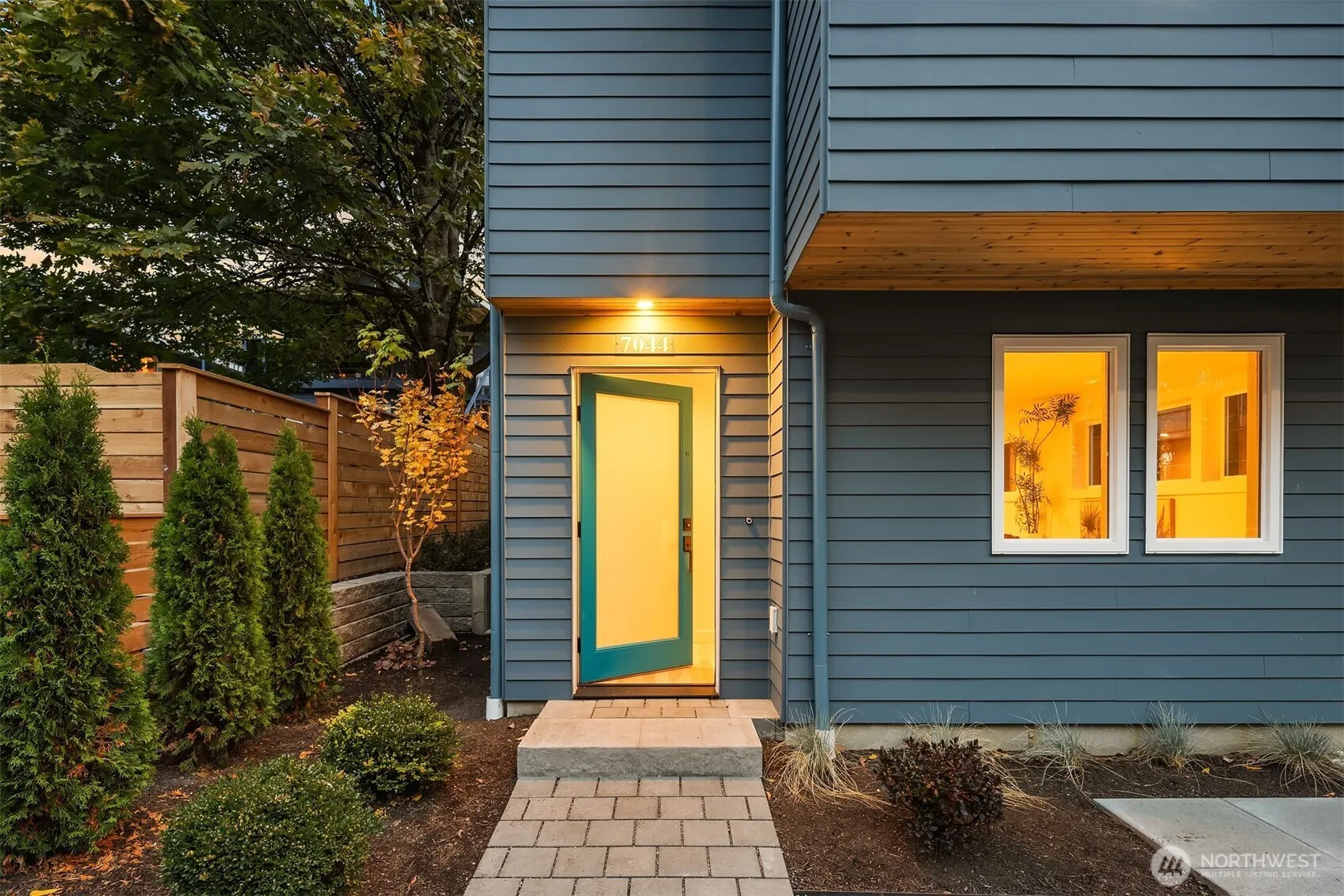 Property photo for 7044 15th Avenue Ne, Seattle photo 2