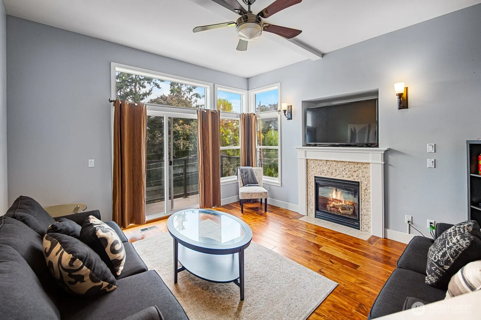 Property photo for 215 A 26th Avenue E, Seattle photo 2