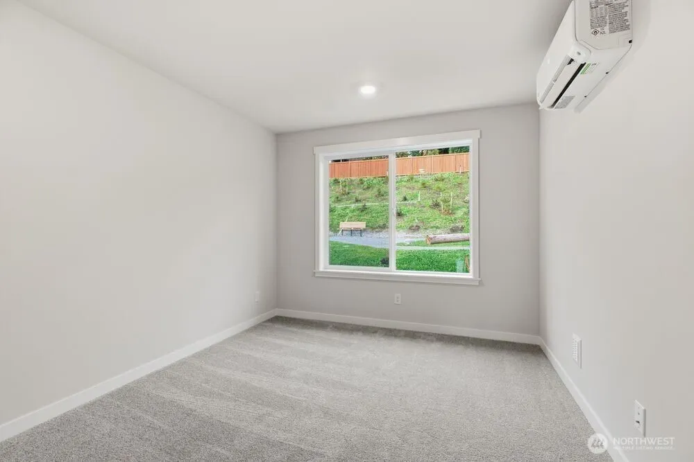 Property photo for 13210 Ne 127th Way #d, Kirkland photo 4