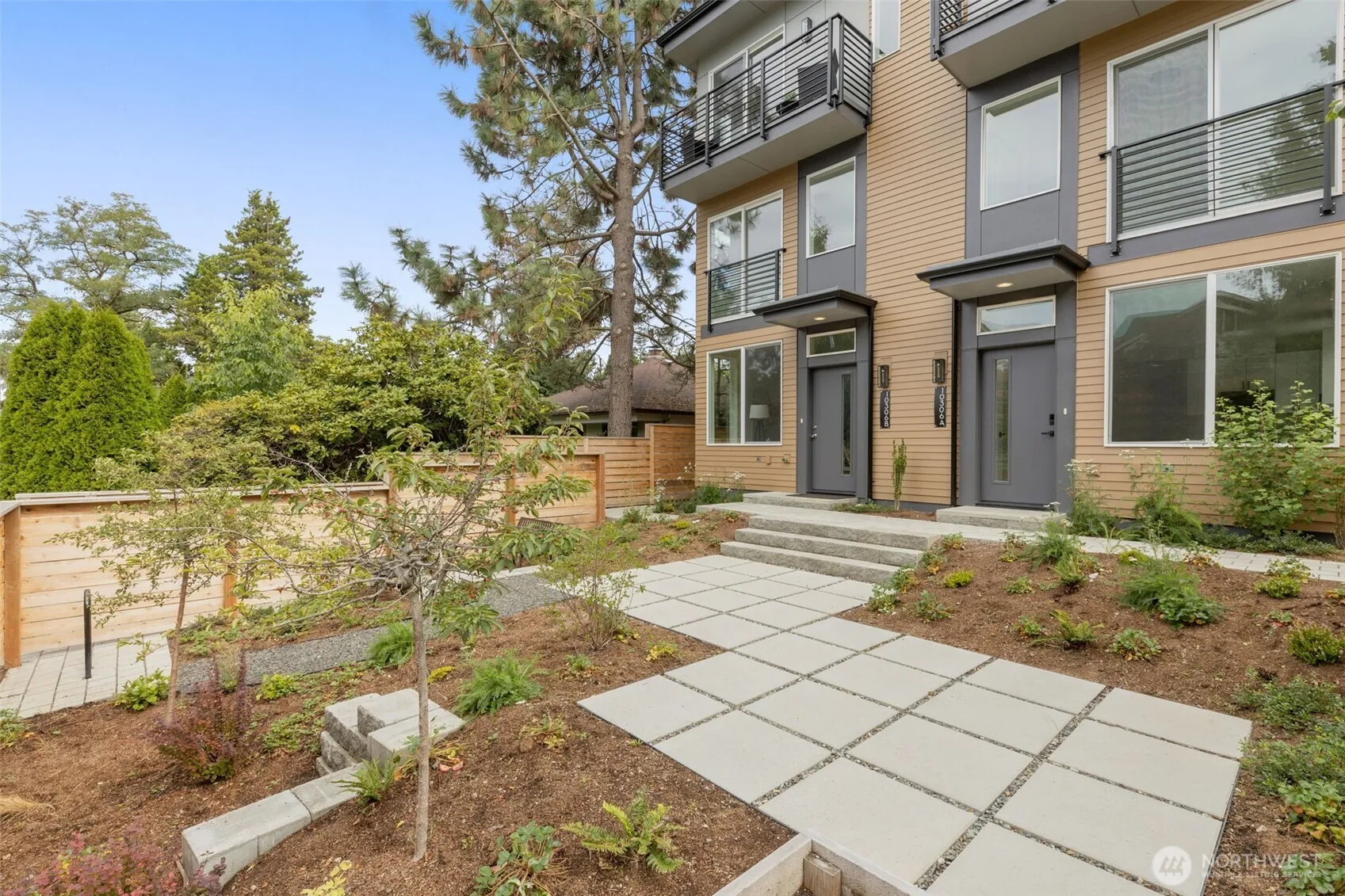Property photo for 10306 E Midvale Avenue N, Seattle photo 3