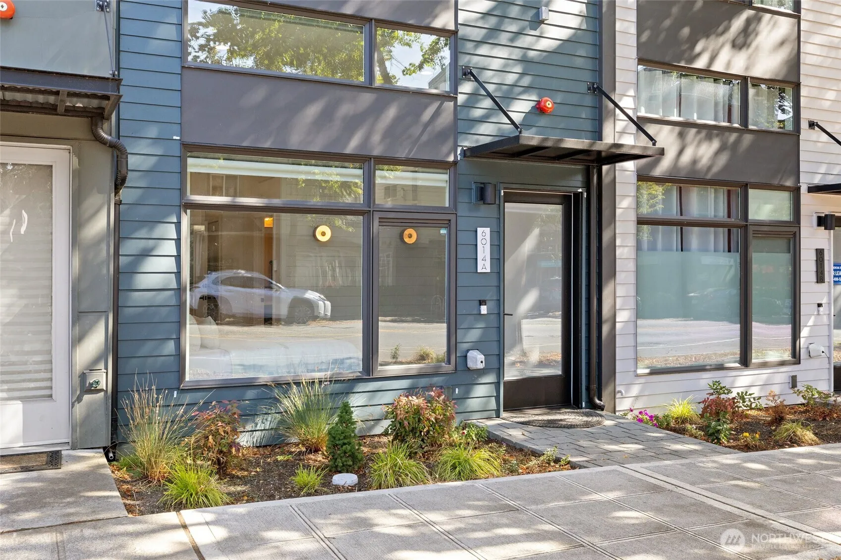 Property photo for 6014 A California Avenue Sw, Seattle photo 4