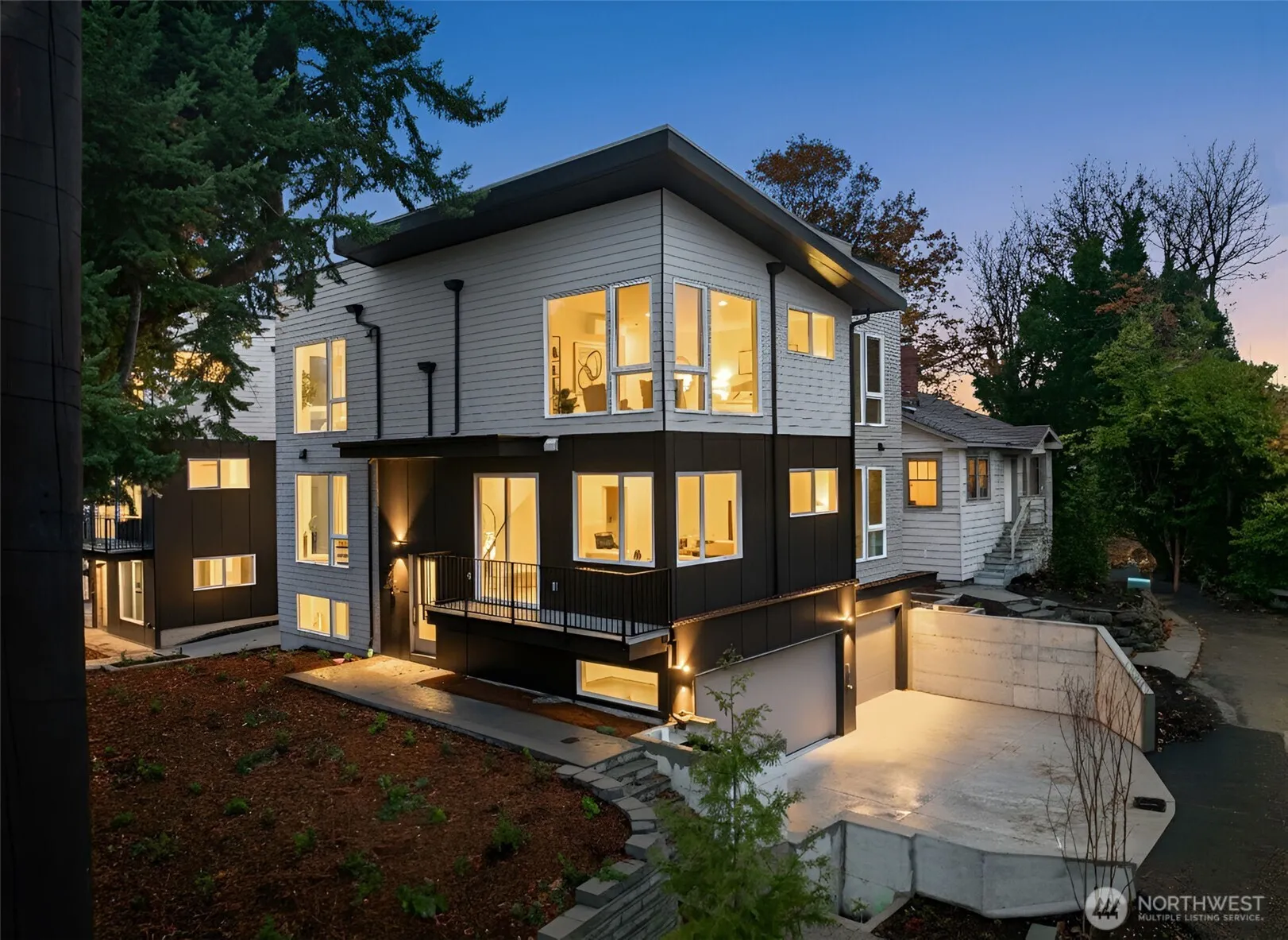 Property photo for 2103 Sw Genesee Street, Seattle