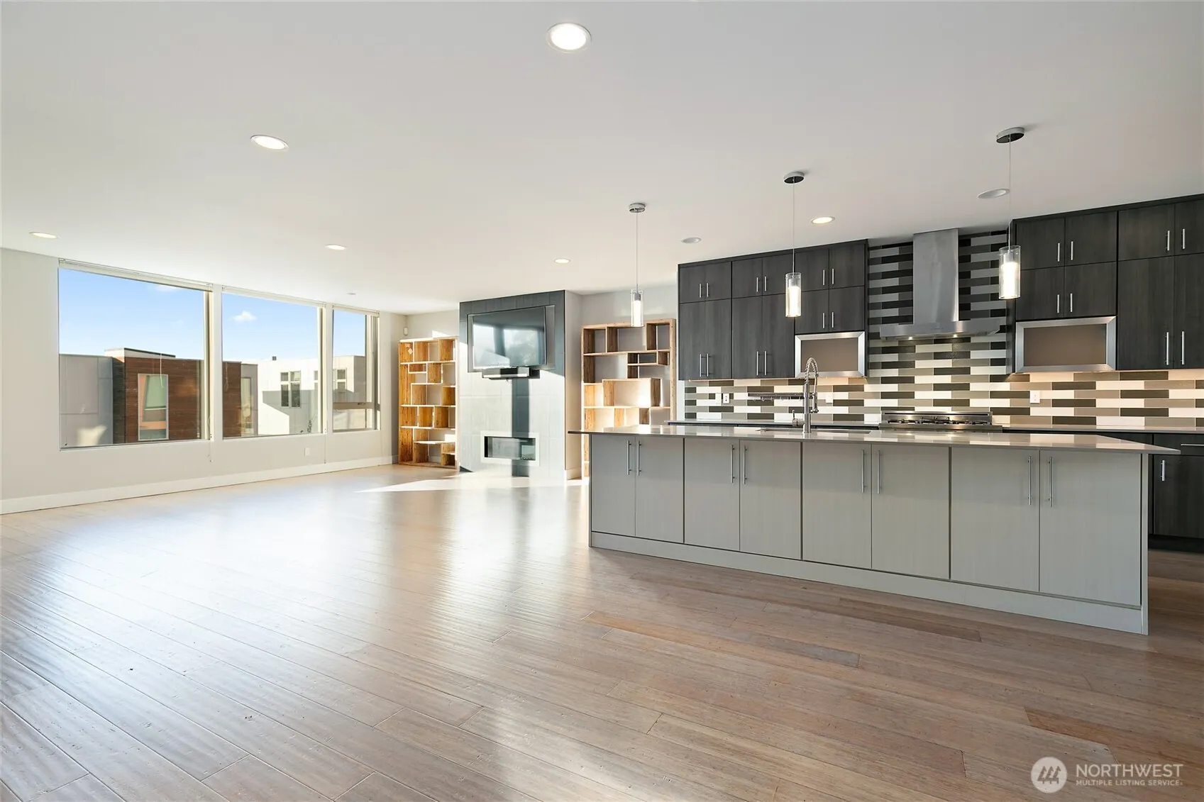 Property photo for 5030 Puget Boulevard Sw, Seattle photo 2