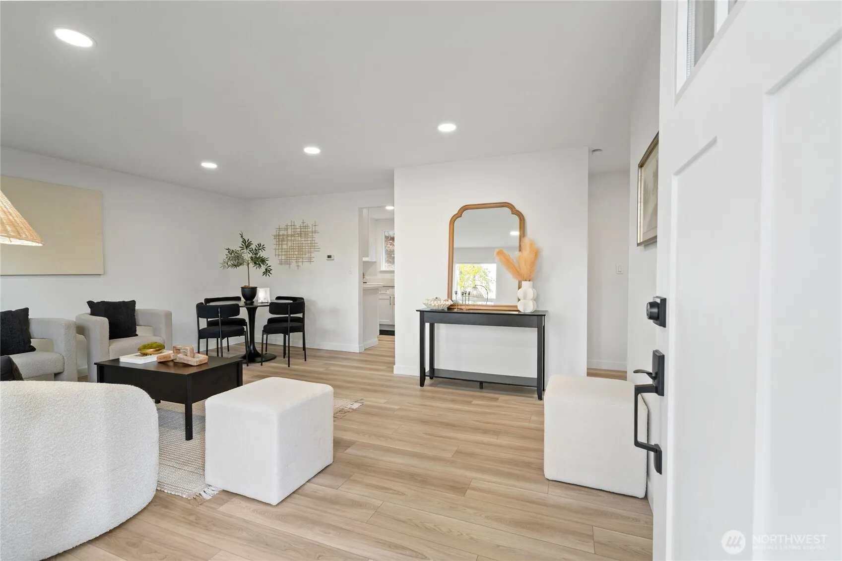 Property photo for 10050 12th Avenue Sw, Seattle photo 4