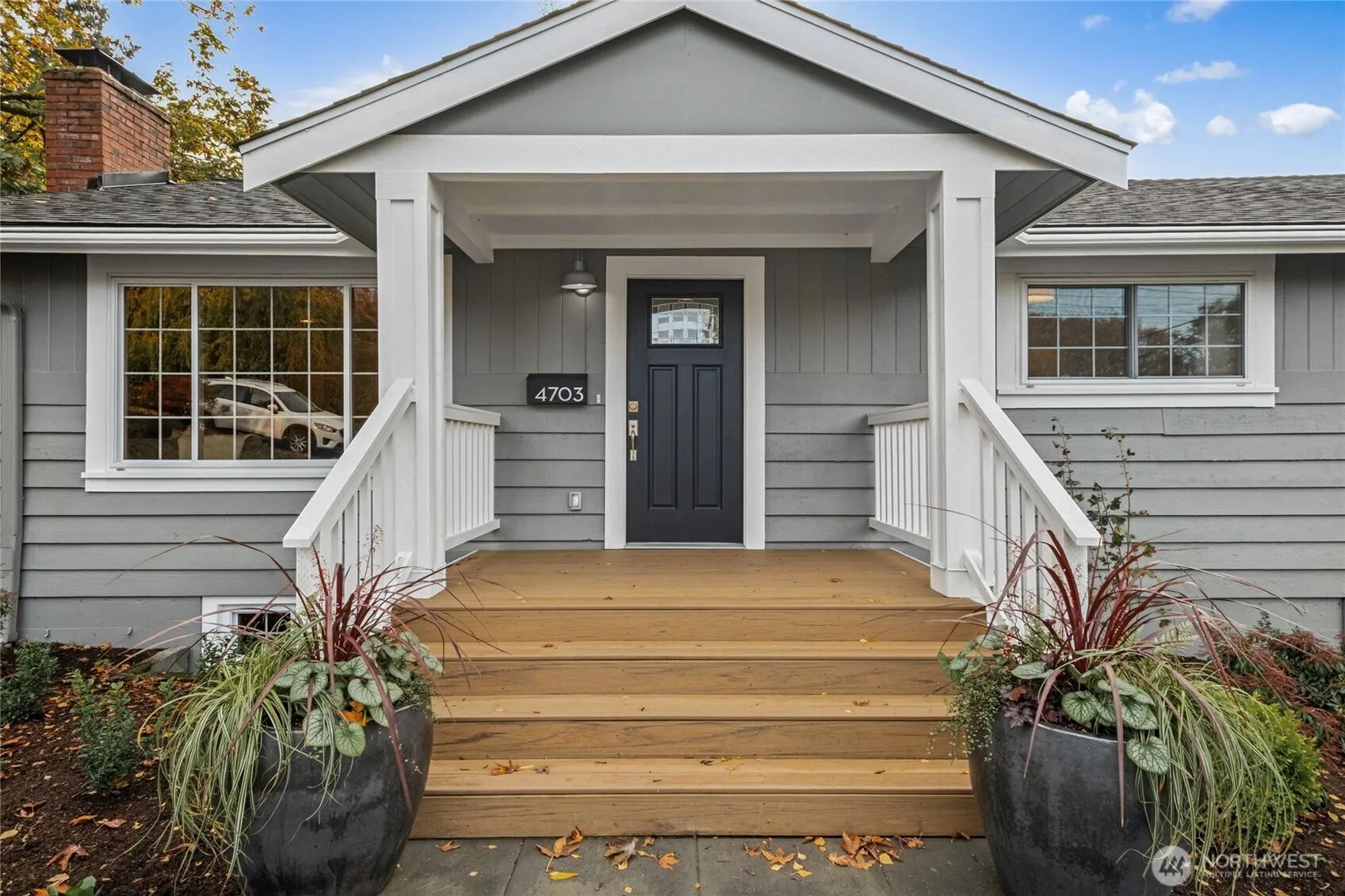 Property photo for 4703 S Hudson Street, Seattle photo 2