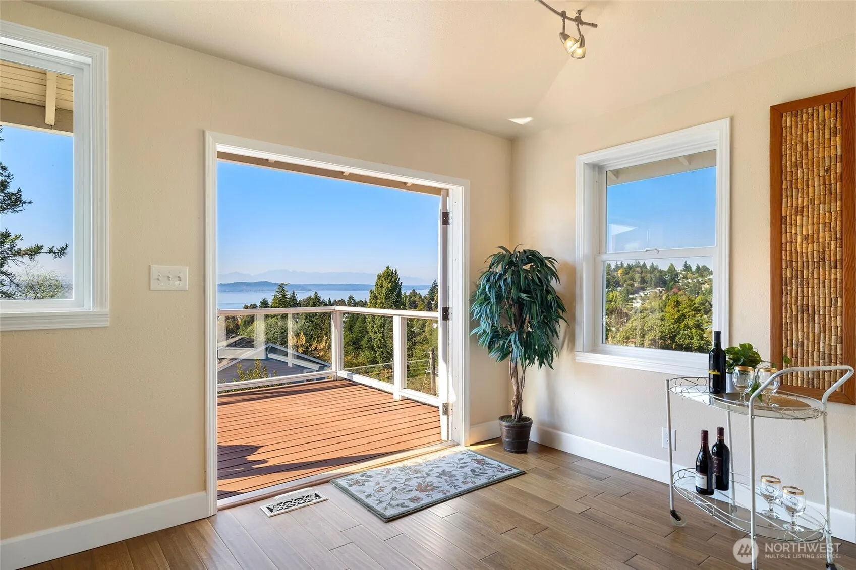 Property photo for 5315 46th Avenue Sw, Seattle photo 2
