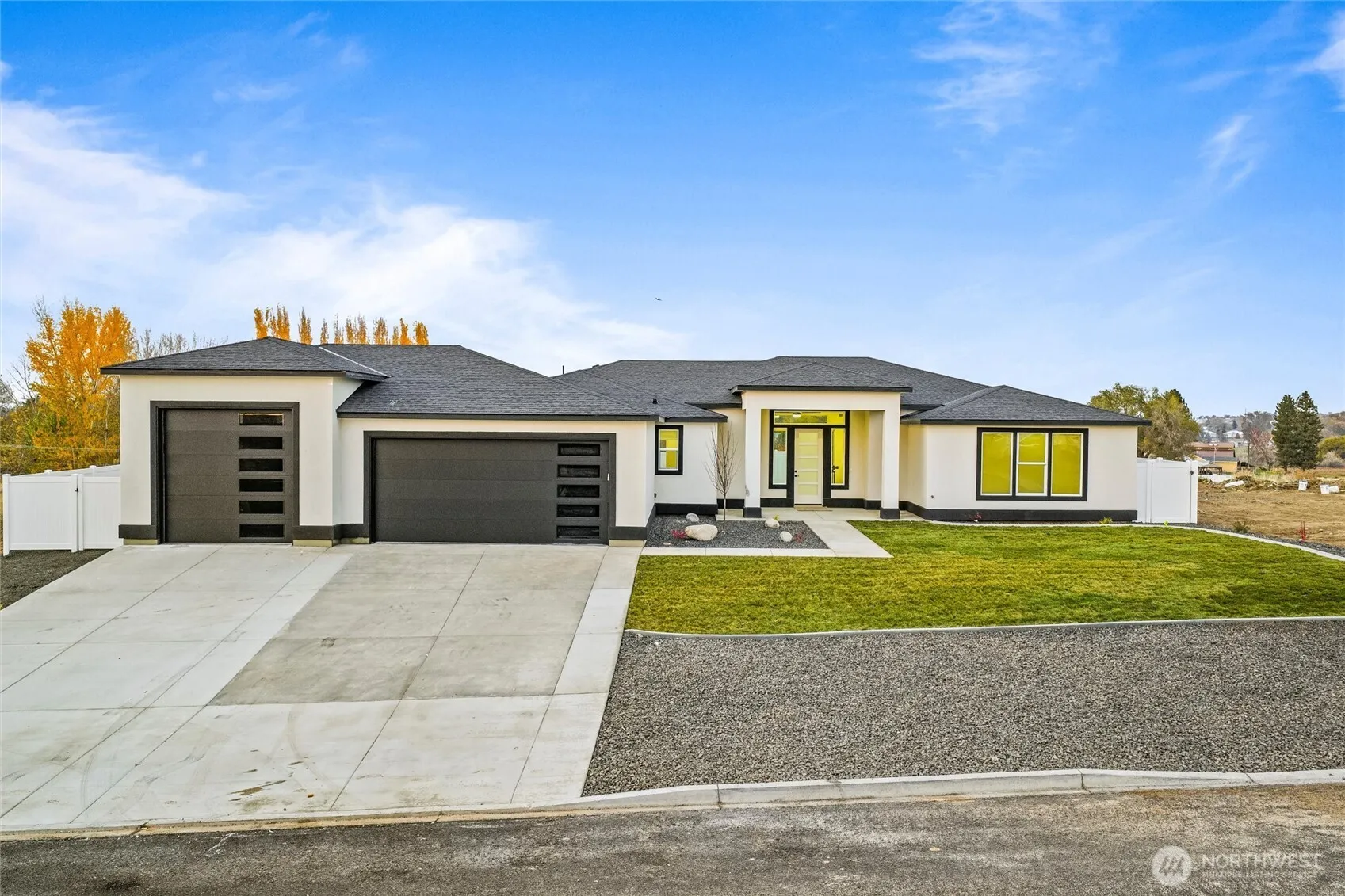 Property photo for 7838 Ne Blue Jay Dr, Moses Lake