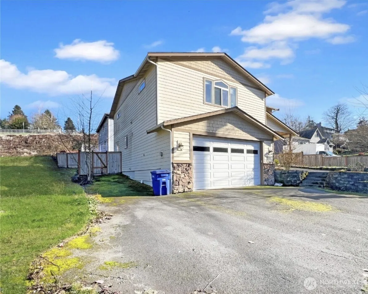 Property photo for 1100 9th Avenue, Milton