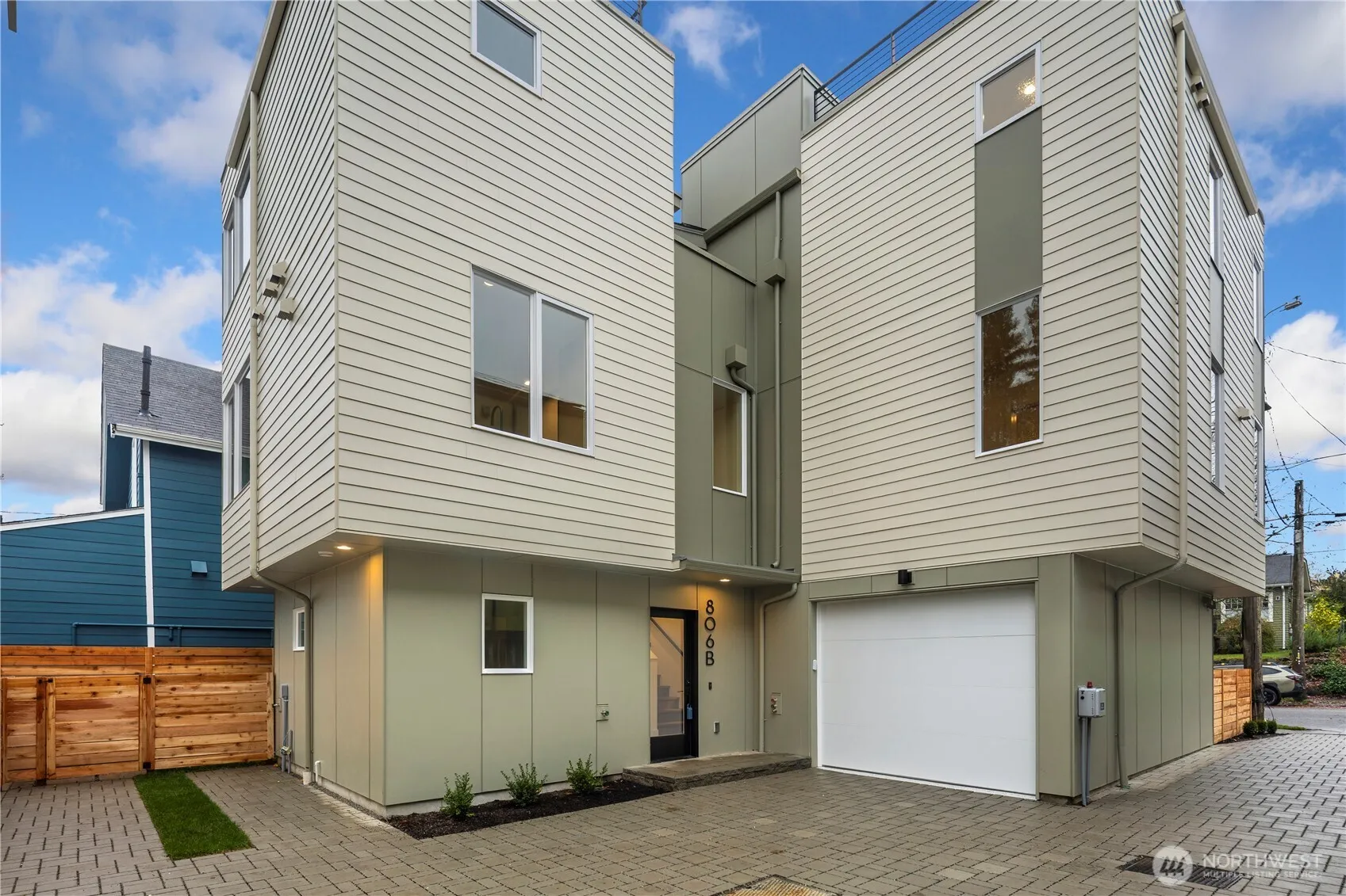 Property photo for 806 34th Avenue, Seattle photo 4