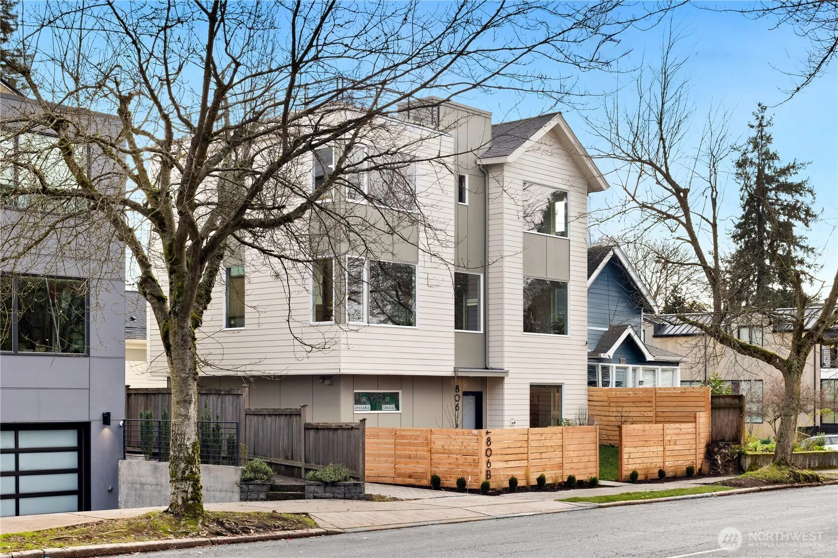Property photo for 806 34th Avenue, Seattle photo 2