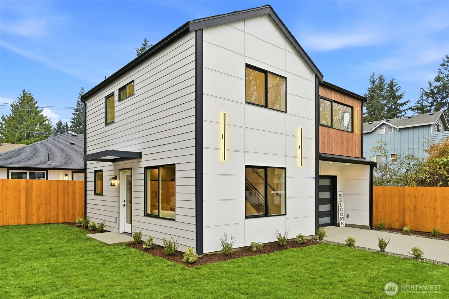 Property photo for 14323 Wayne Place N, Seattle photo 4