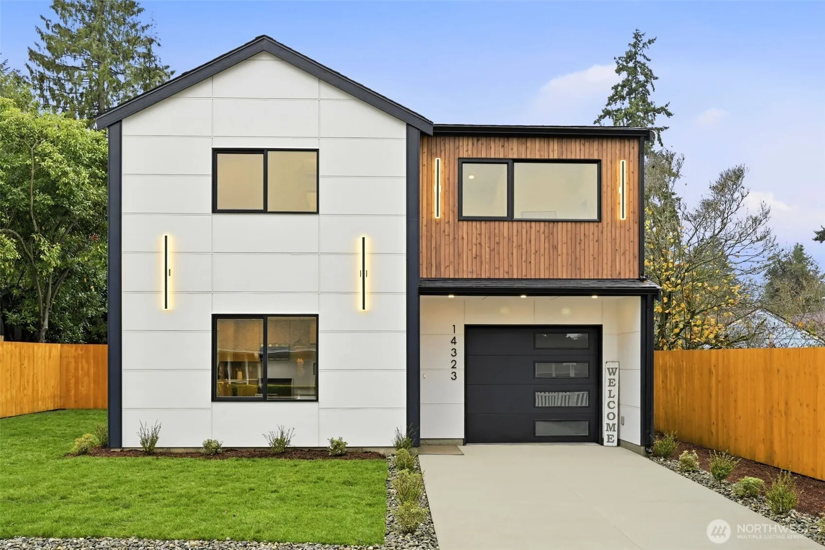 Property photo for 14323 Wayne Place N, Seattle photo 2